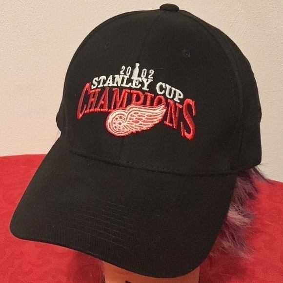 Nhl Embroidered Black Hat Cap 2002 Stanley Cup Champions Detroit Red Wings NEW - Picture 1 of 7